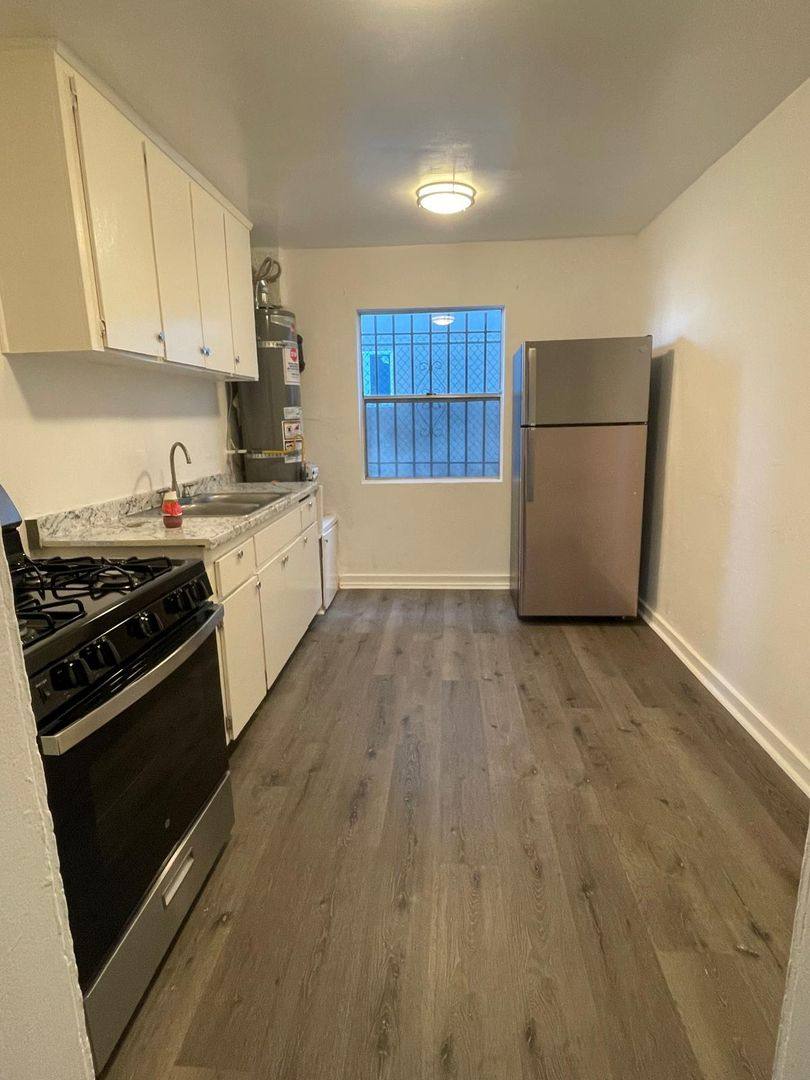 Apartment for rent at 825, 829 & 833 E, Los Angeles, CA 90059