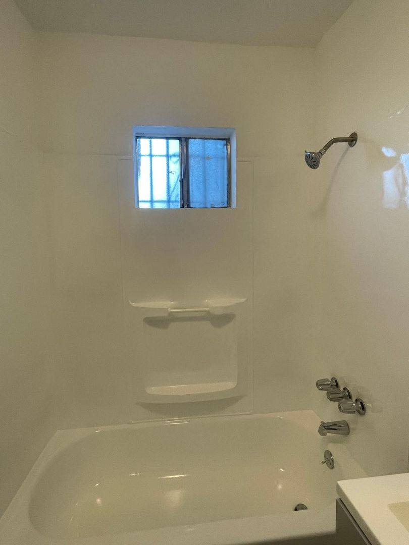 Apartment for rent at 825, 829 & 833 E, Los Angeles, CA 90059