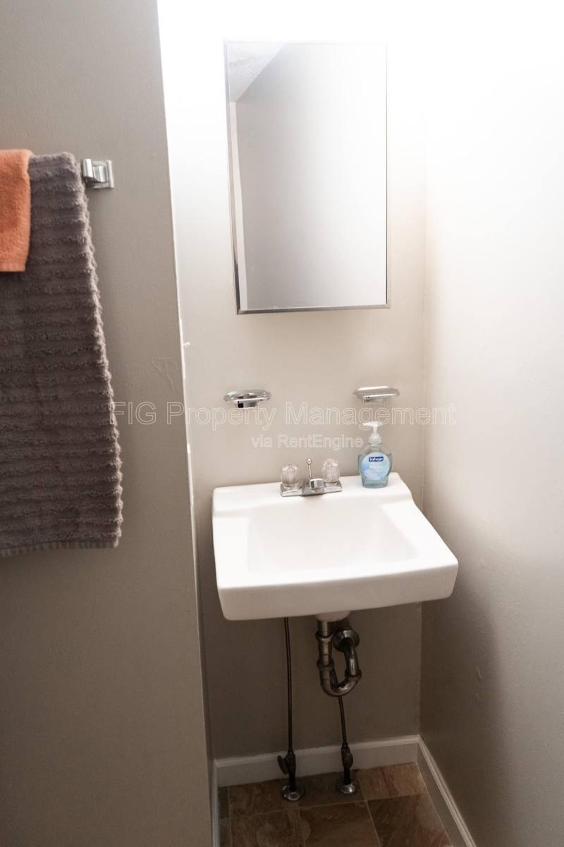 Apartment for rent at 707 W Race St #4, Kingston, TN 37763