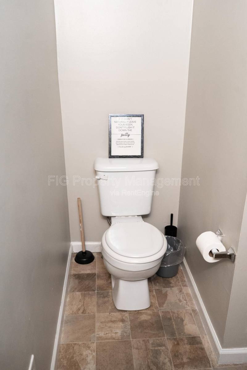 Apartment for rent at 707 W Race St #4, Kingston, TN 37763