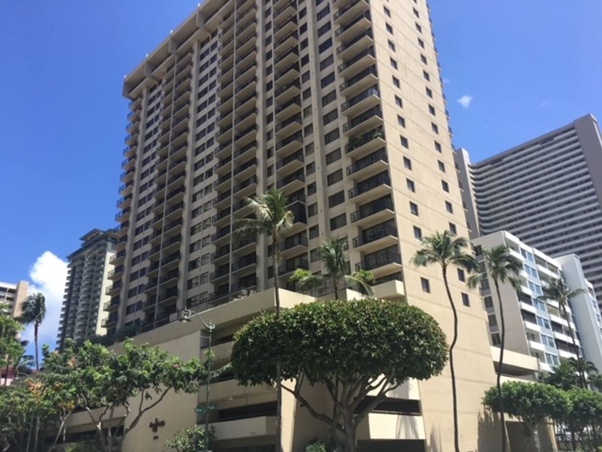 Apartment for rent at 2140 Kuhio Ave, Honolulu, HI 96815