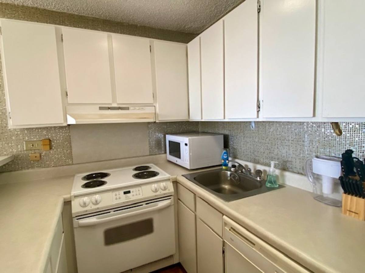 Apartment for rent at 2140 Kuhio Ave, Honolulu, HI 96815