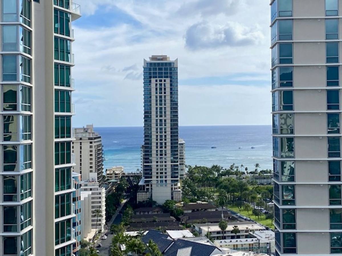 Apartment for rent at 2140 Kuhio Ave, Honolulu, HI 96815