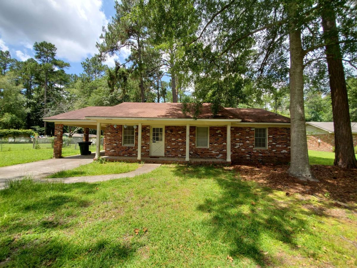 House for rent at 105 Springdale Rd, Statesboro, GA 30458