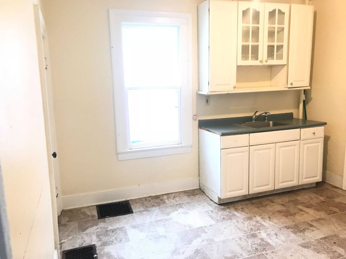 Apartment for rent at 526 Dennis St, Adrian, MI 49221