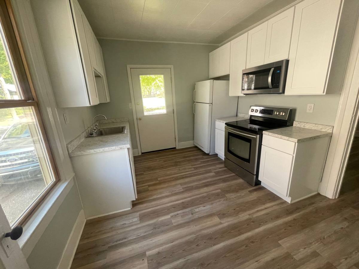 Apartment for rent at 526 Dennis St, Adrian, MI 49221