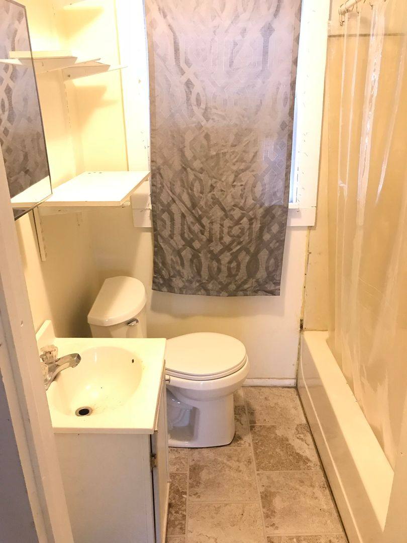 Apartment for rent at 526 Dennis St, Adrian, MI 49221