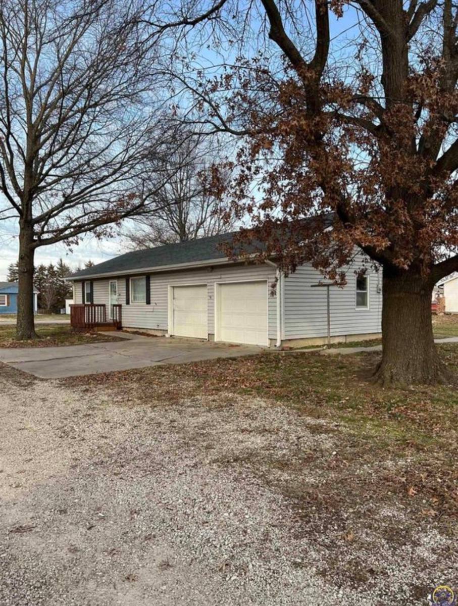House for rent at 231 W 7th St, Lebo, KS 66856