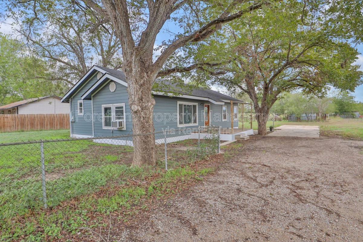 Apartment for rent at 19230 Farm To Market Rd 1937 #4, San Antonio, TX 78221