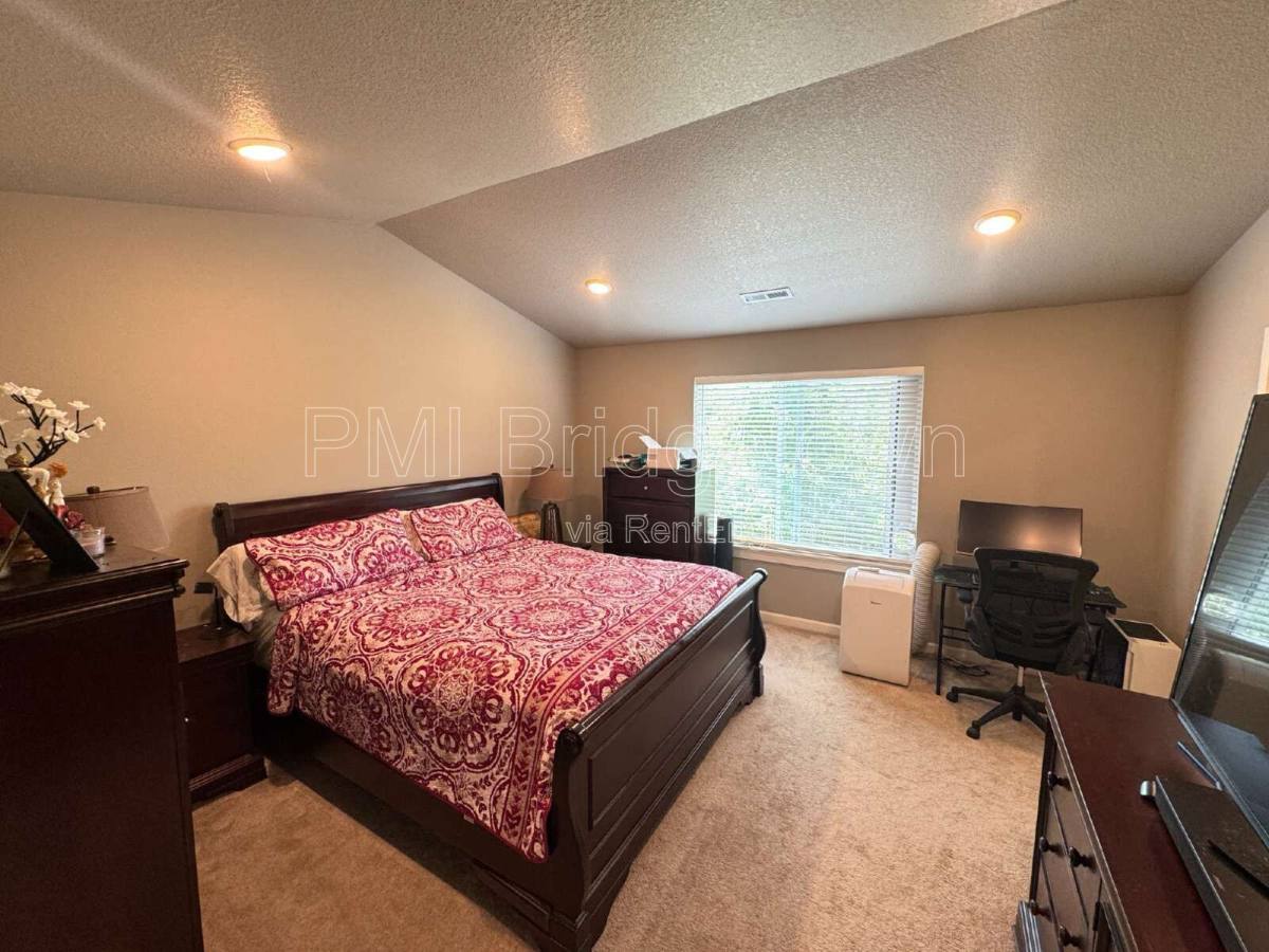 House for rent at 3715 SW 190th Terrace, Beaverton, OR 97078