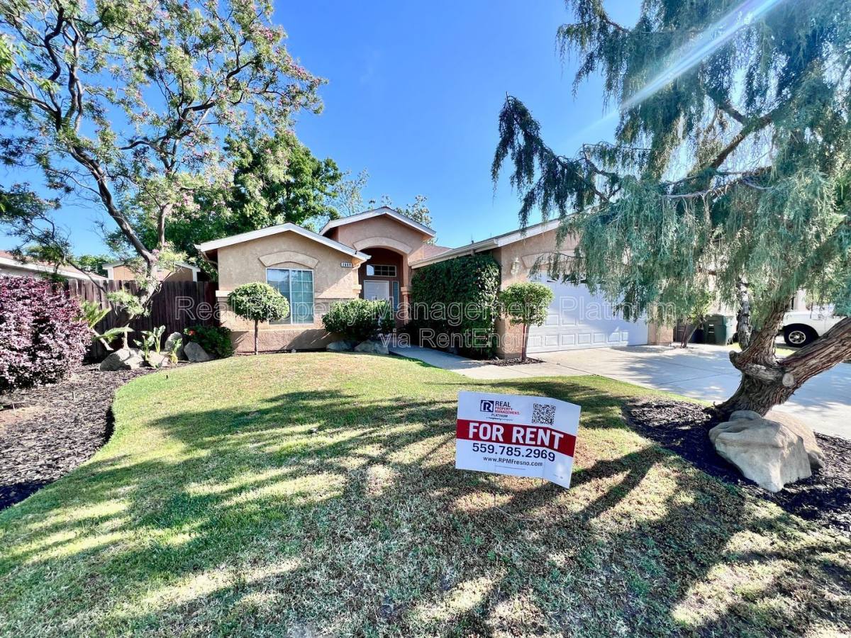 House for rent at 2669 Alamos Ave, Clovis, CA 93611