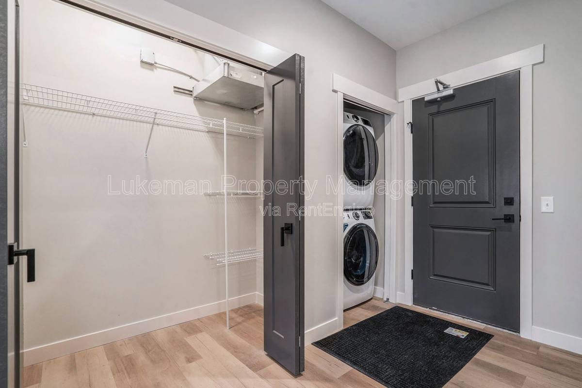 Apartment for rent at 815 N Pitcher St #8, Kalamazoo, MI 49007