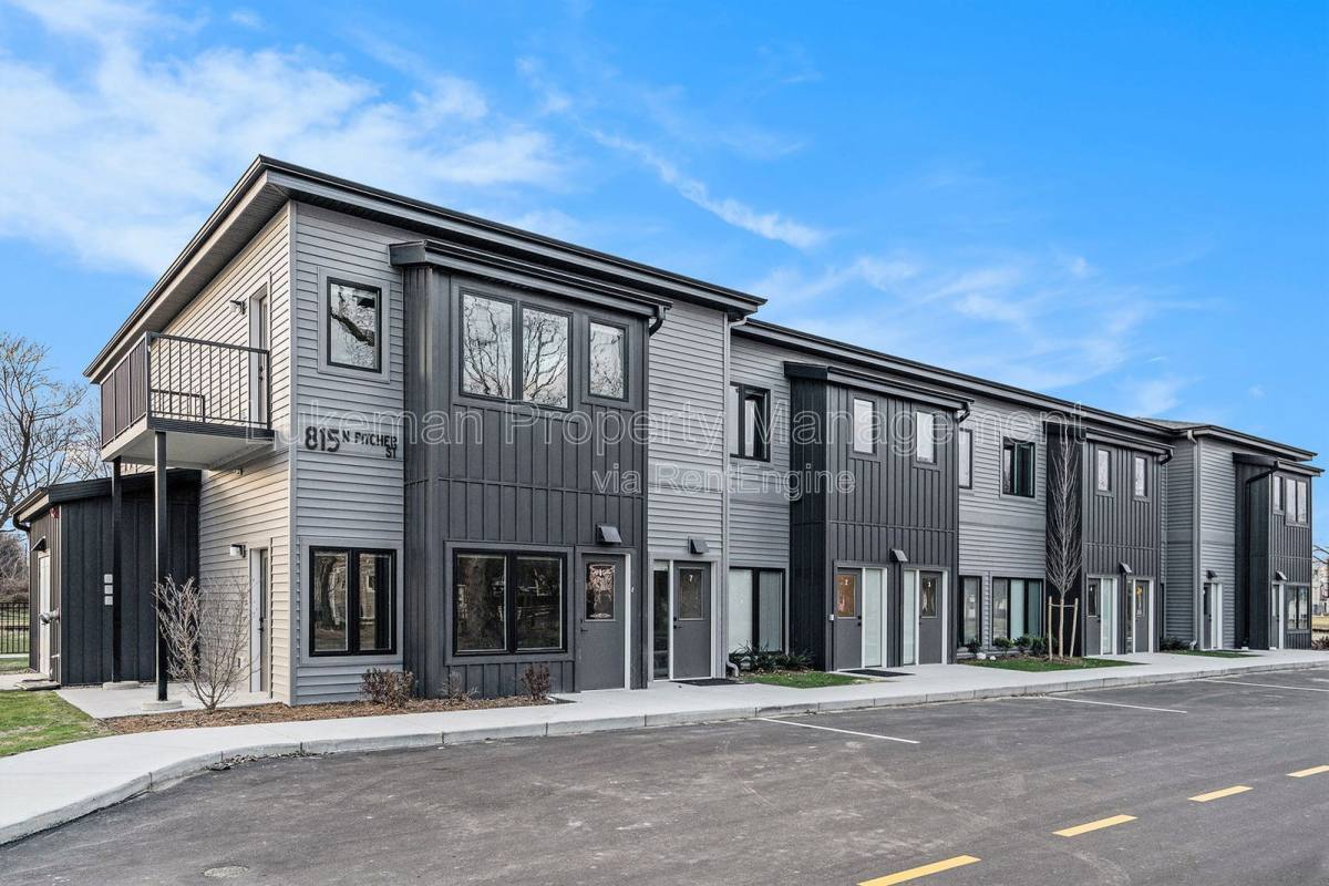 Apartment for rent at 815 N Pitcher St #8, Kalamazoo, MI 49007