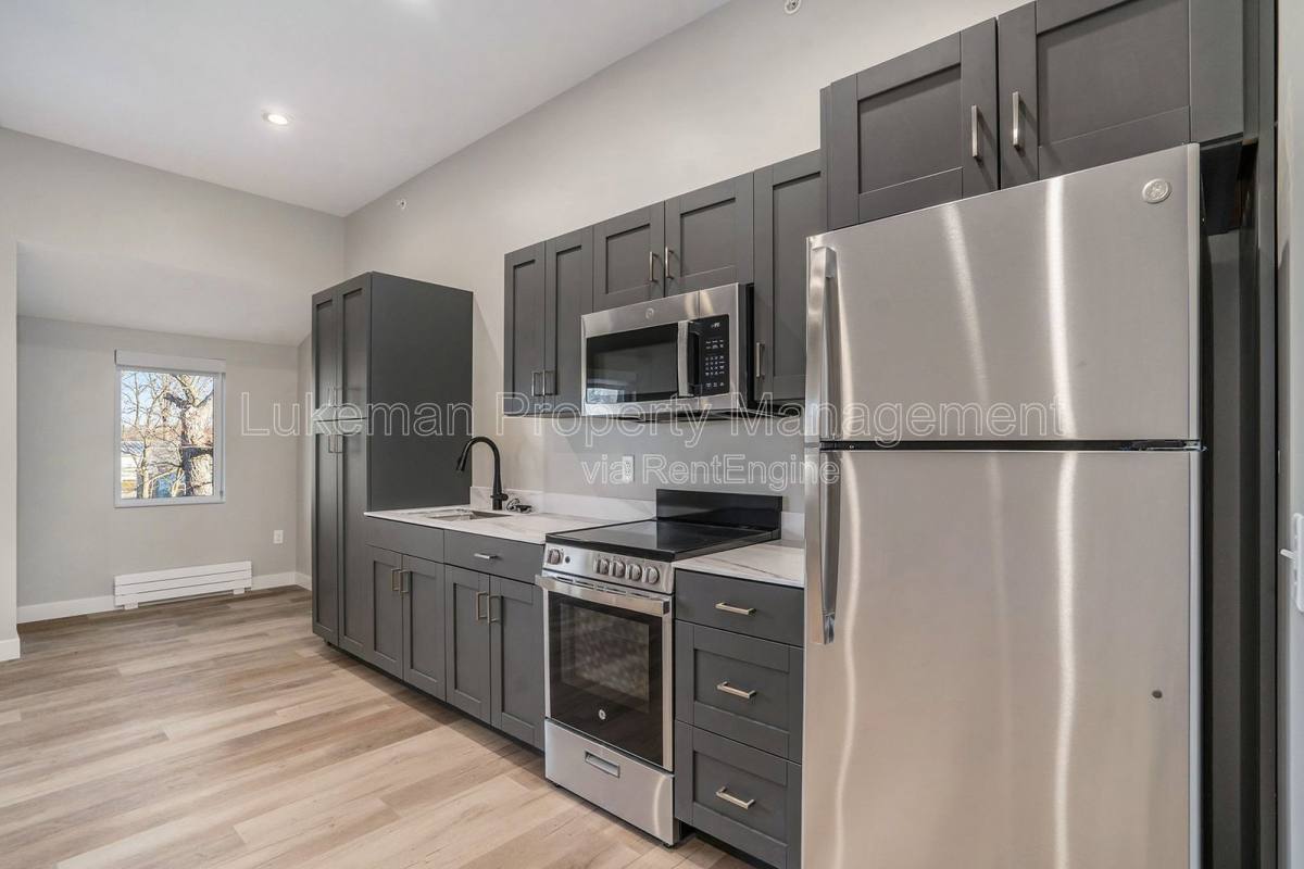 Apartment for rent at 815 N Pitcher St #8, Kalamazoo, MI 49007