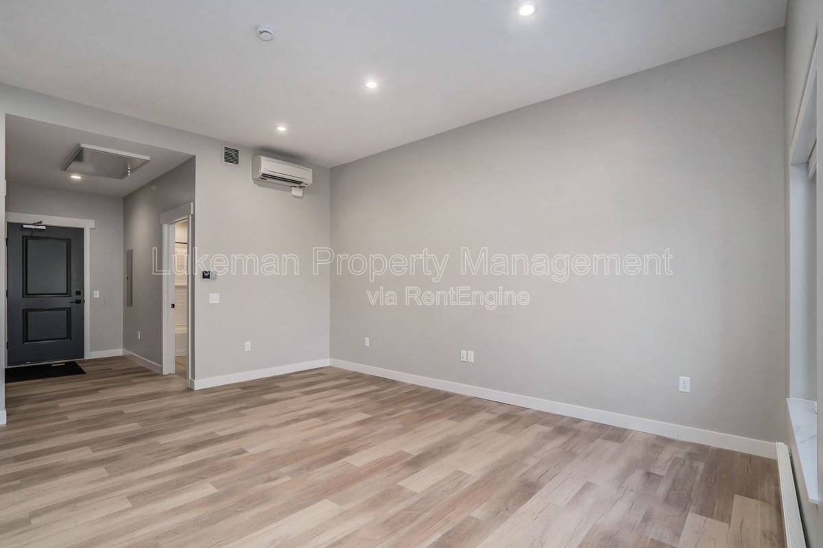 Apartment for rent at 815 N Pitcher St #8, Kalamazoo, MI 49007