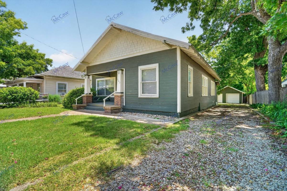 House for rent at 303 S Elm St, Weatherford, TX 76086
