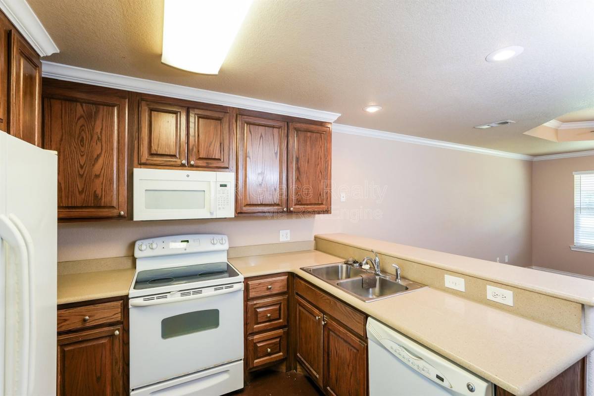 Apartment for rent at 764 Rocky Ridge Flatts, Gainesville, TX 76240