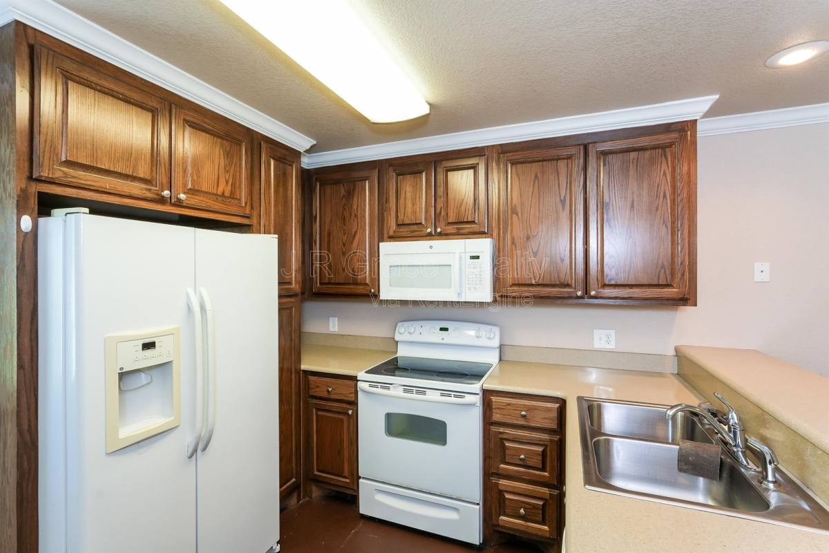 Apartment for rent at 764 Rocky Ridge Flatts, Gainesville, TX 76240
