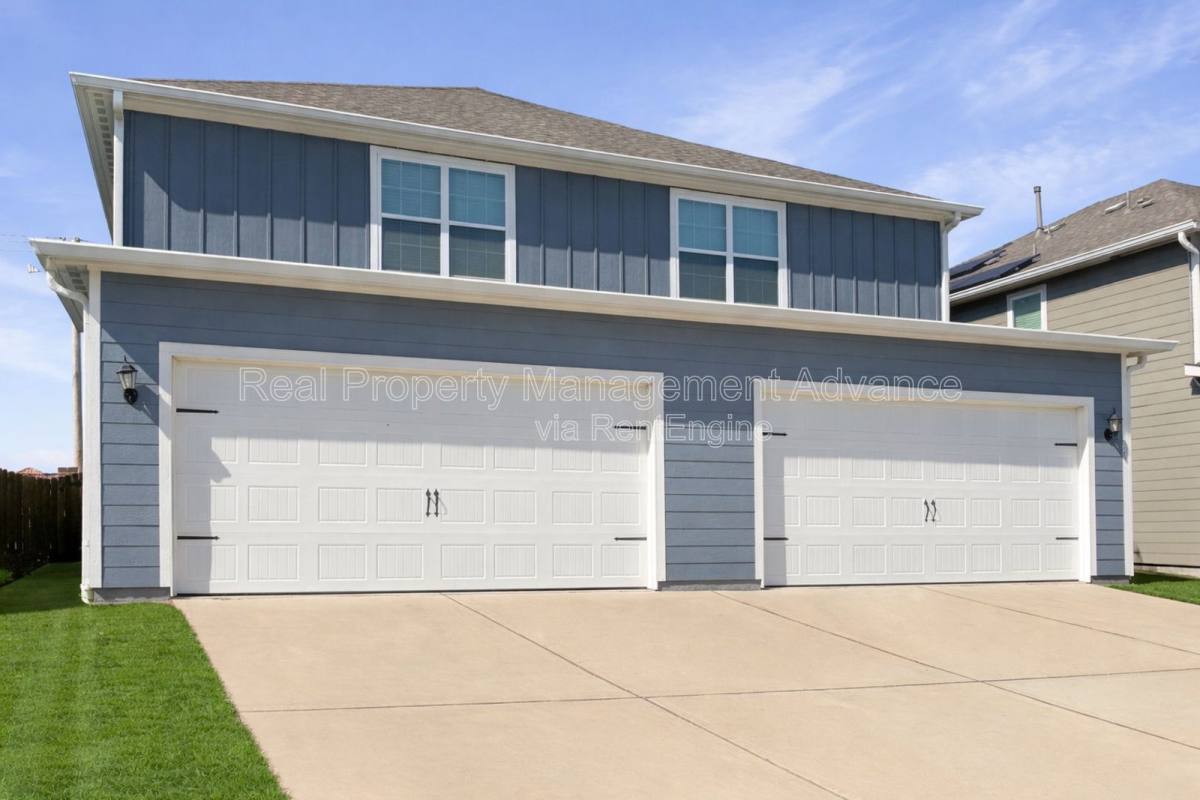 Townhouse for rent at 303 Stone Court, Princeton, TX 75407