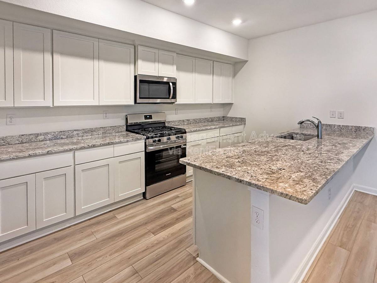 Townhouse for rent at 303 Stone Court, Princeton, TX 75407