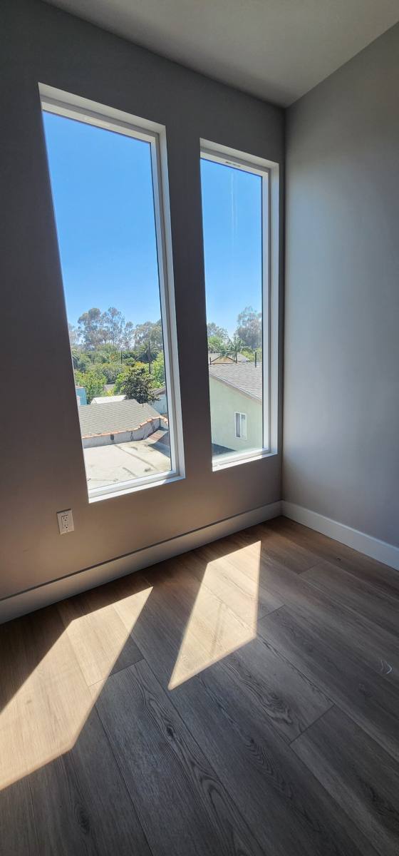 Townhouse for rent at 2401 S Redondo Blvd #B, Los Angeles, CA 90016