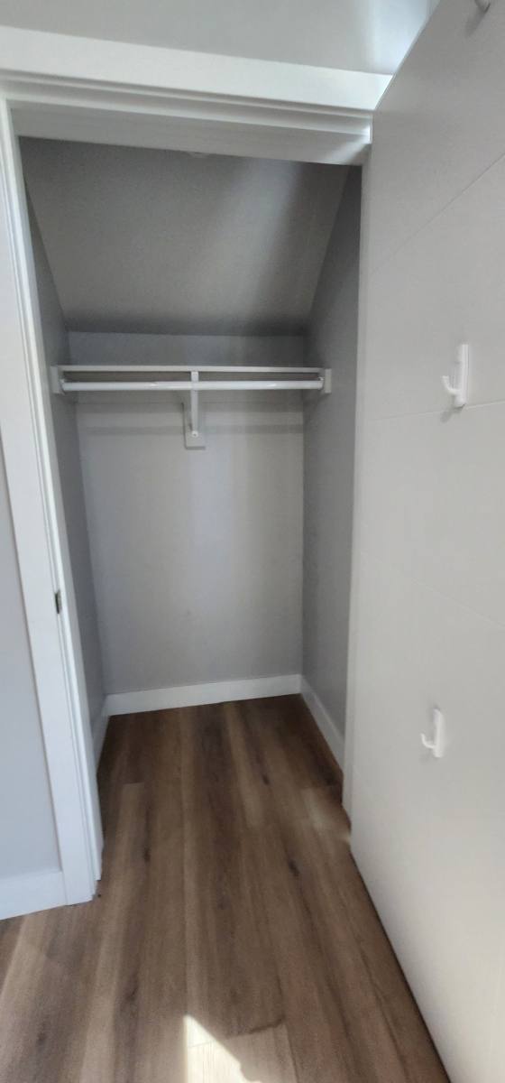 Townhouse for rent at 2401 S Redondo Blvd #B, Los Angeles, CA 90016