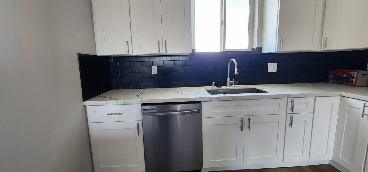 Townhouse for rent at 2401 S Redondo Blvd #B, Los Angeles, CA 90016