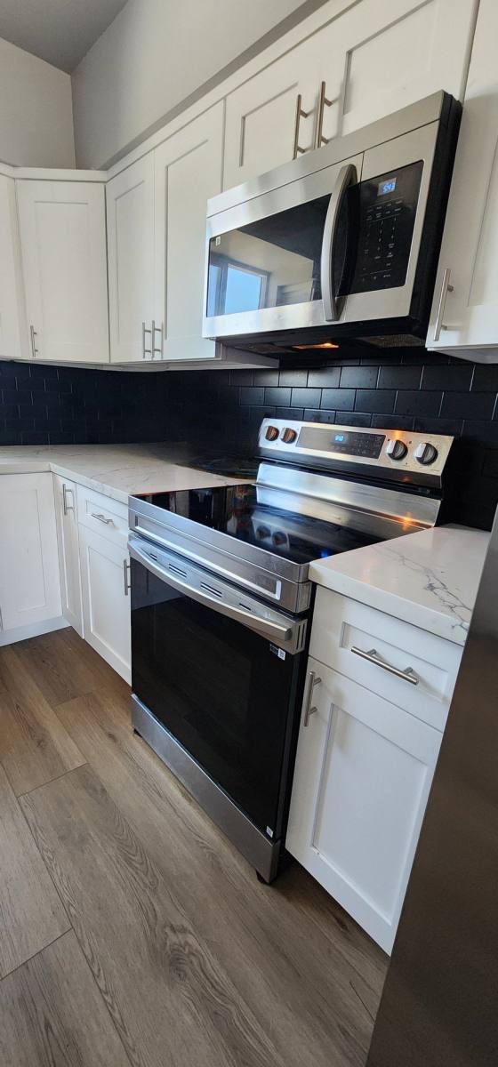 Townhouse for rent at 2401 S Redondo Blvd #B, Los Angeles, CA 90016