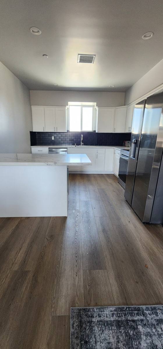 Townhouse for rent at 2401 S Redondo Blvd #B, Los Angeles, CA 90016