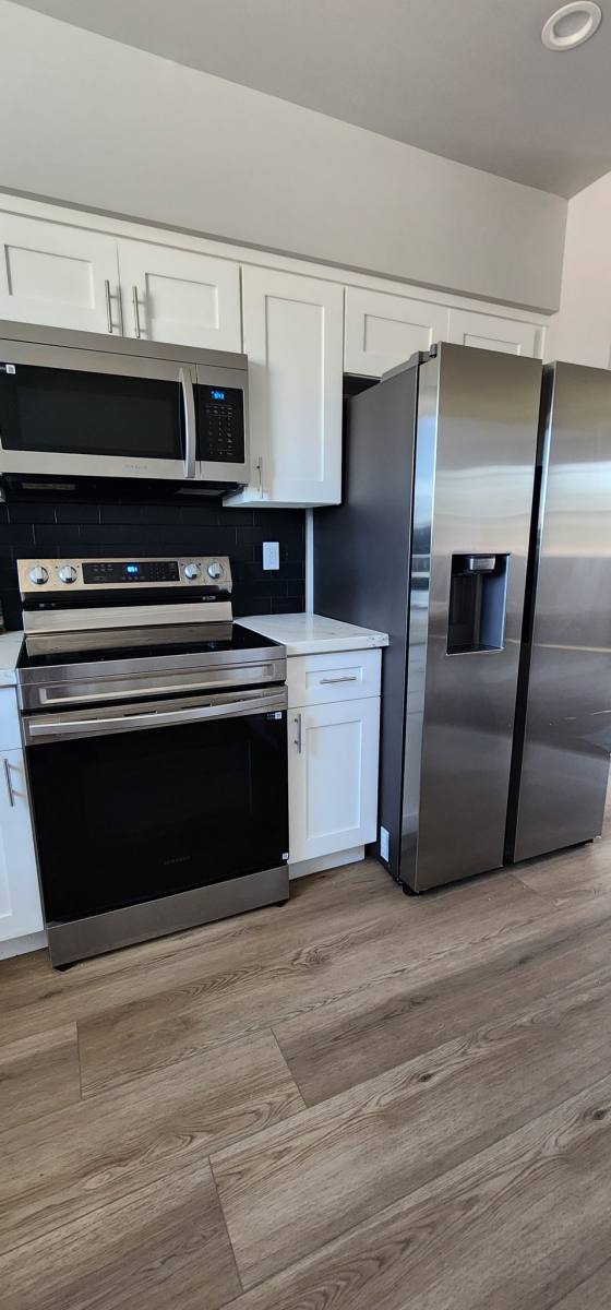 Townhouse for rent at 2401 S Redondo Blvd #B, Los Angeles, CA 90016
