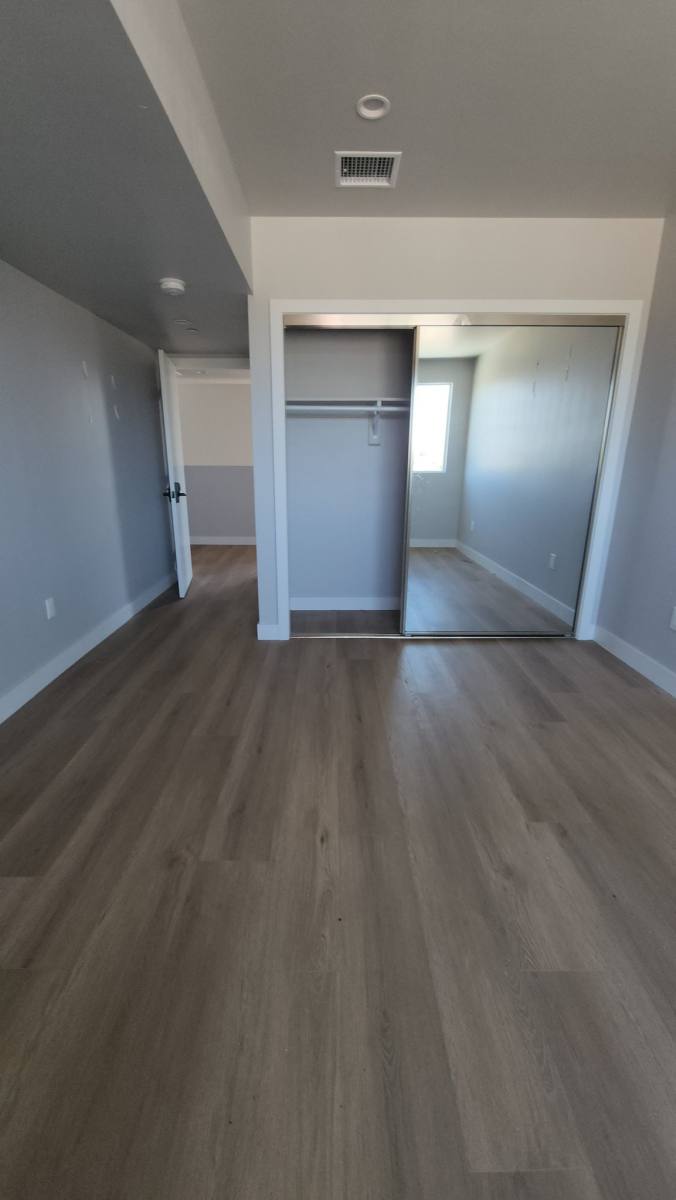 Townhouse for rent at 2401 S Redondo Blvd #B, Los Angeles, CA 90016