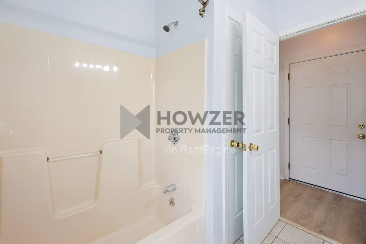 Apartment for rent at 7 Park Ave #2C, Attleboro, MA 02703