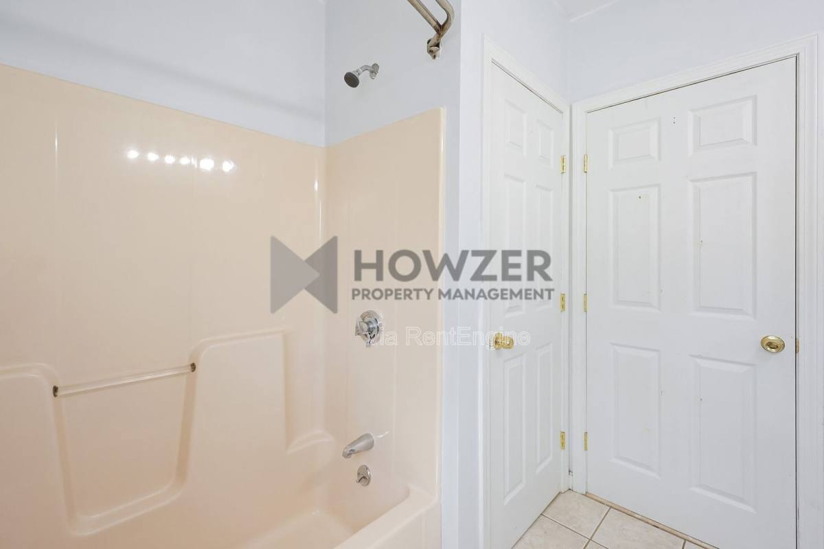 Apartment for rent at 7 Park Ave #2C, Attleboro, MA 02703