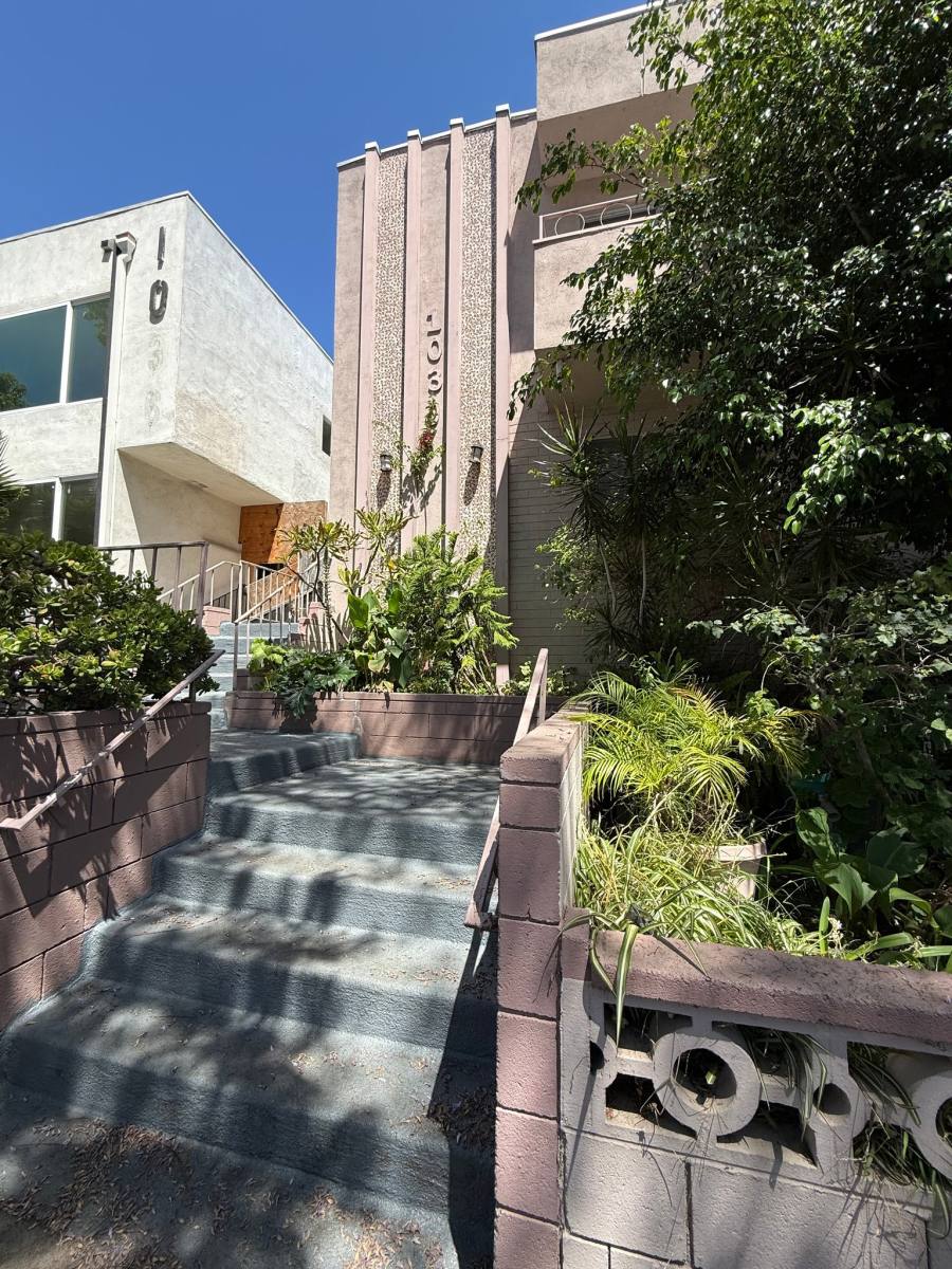 Apartment for rent at 1030 N Edinburgh Ave #6, Los Angeles, CA 90046