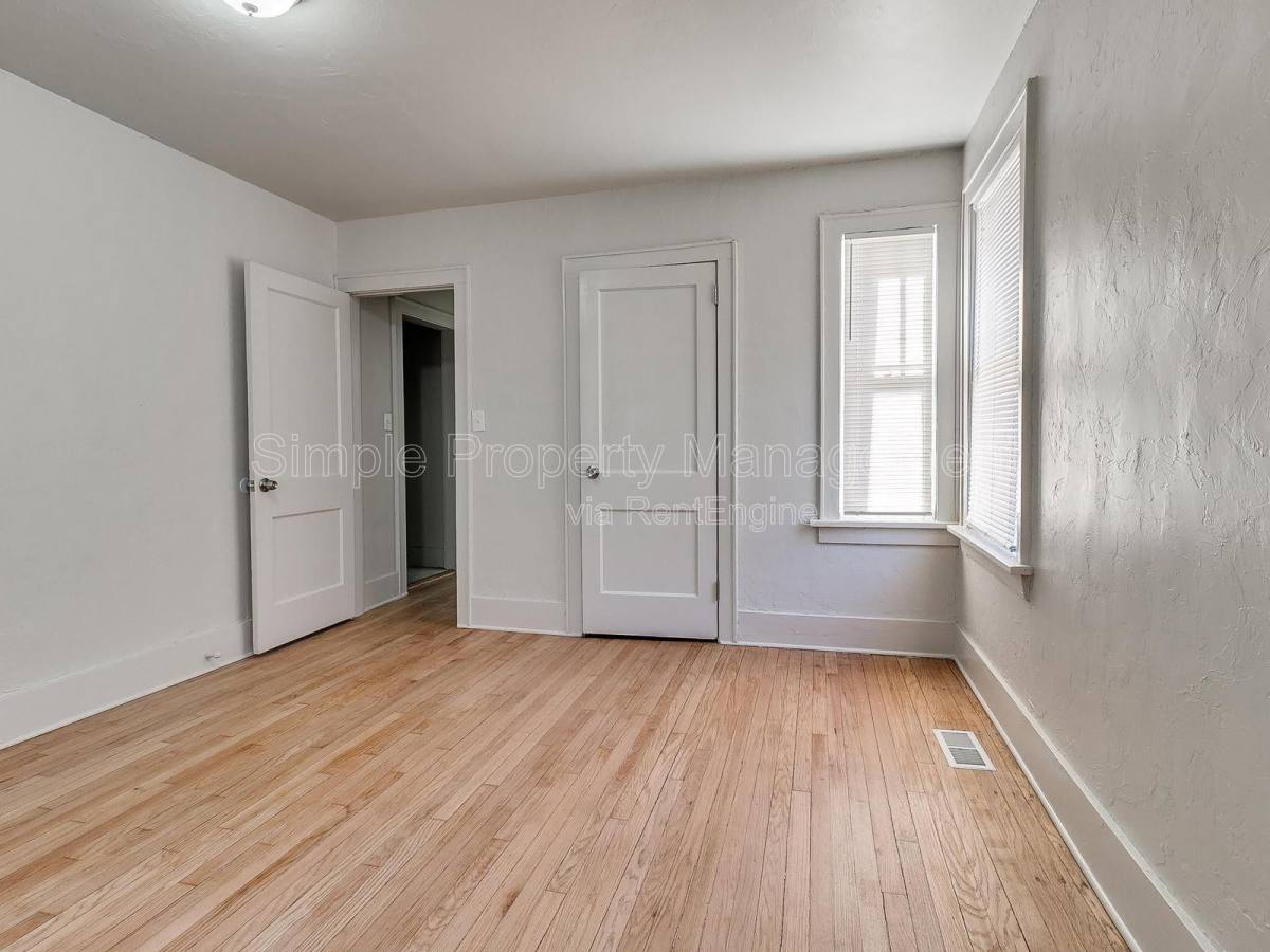 Apartment for rent at 943 E Dr, Oklahoma City, OK 73105