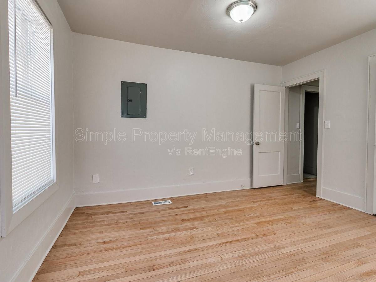 Apartment for rent at 943 E Dr, Oklahoma City, OK 73105