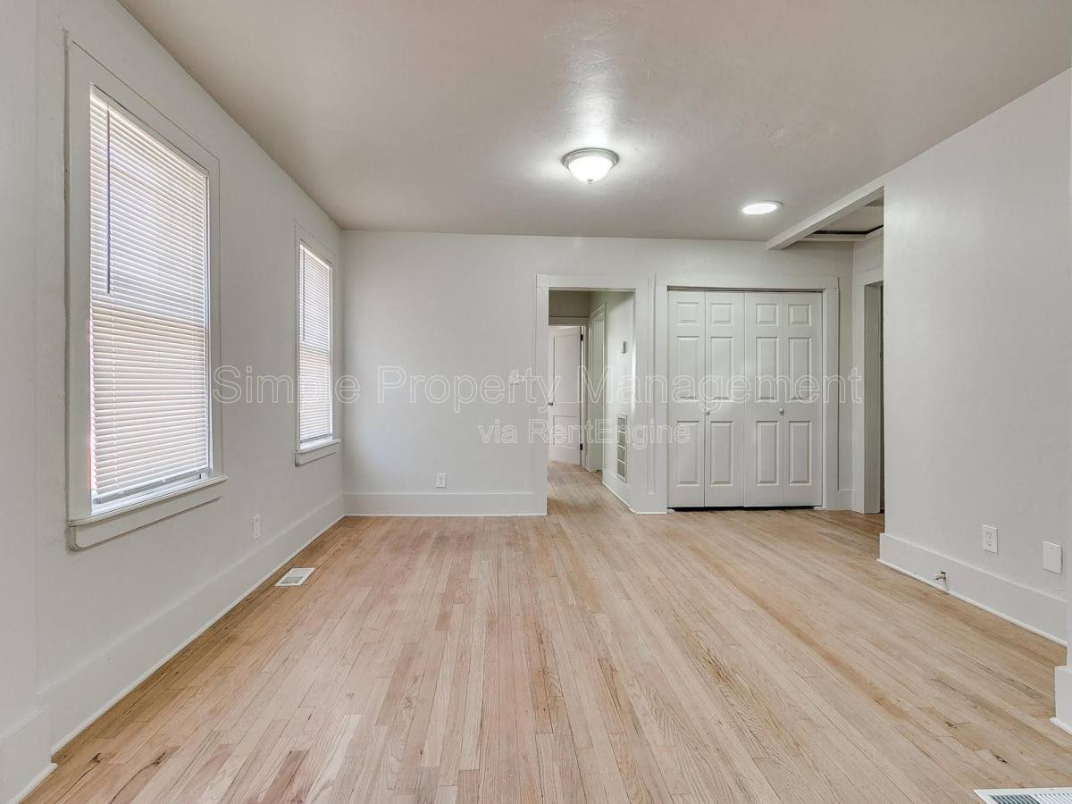 Apartment for rent at 943 E Dr, Oklahoma City, OK 73105