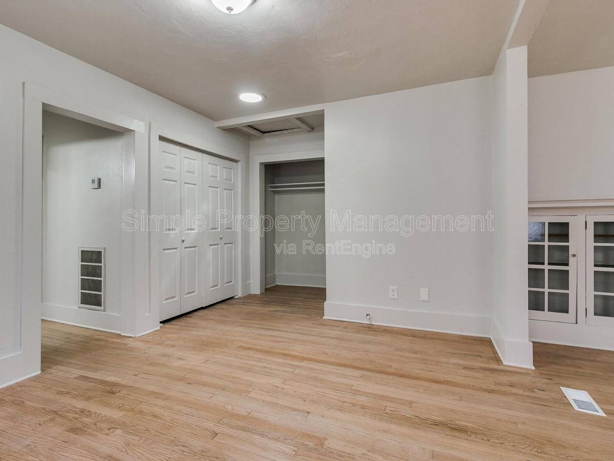 Apartment for rent at 943 E Dr, Oklahoma City, OK 73105