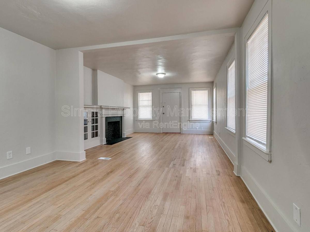 Apartment for rent at 943 E Dr, Oklahoma City, OK 73105