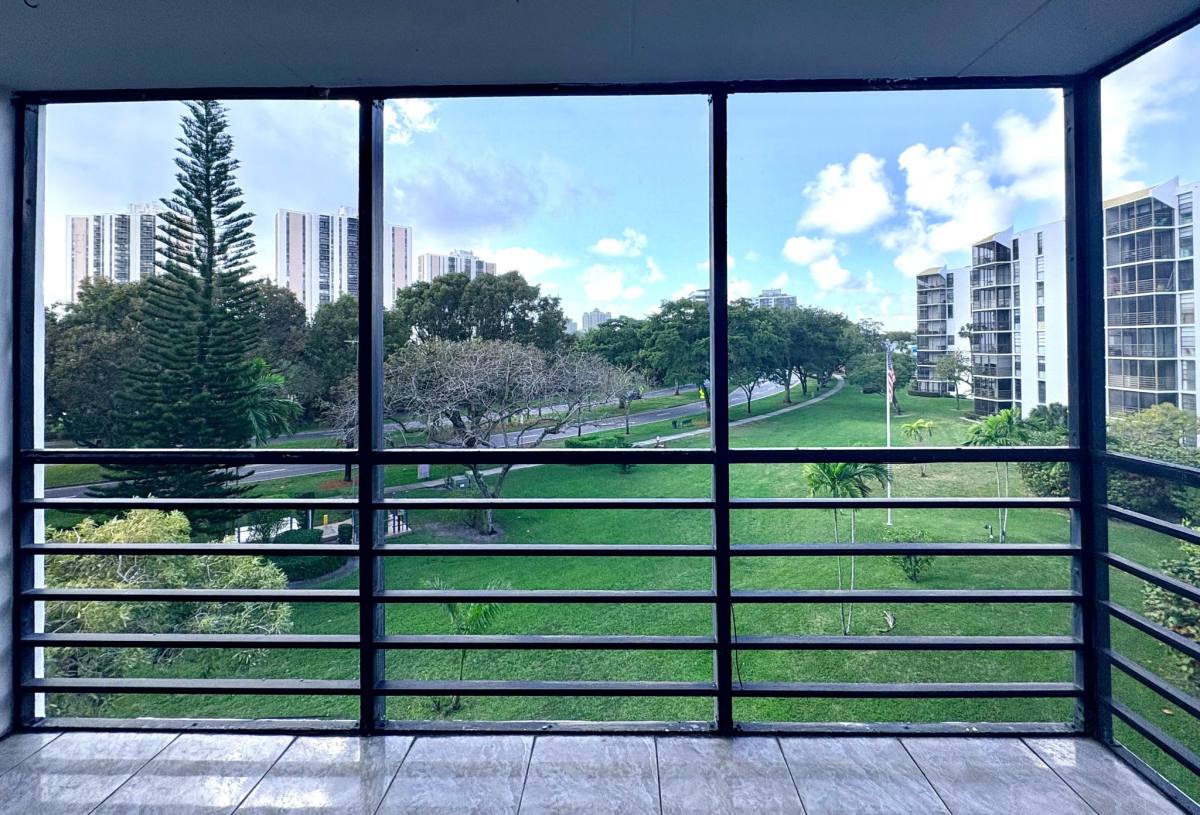 Apartment for rent at 20500 W Country Club Dr #410, Miami, FL 33180