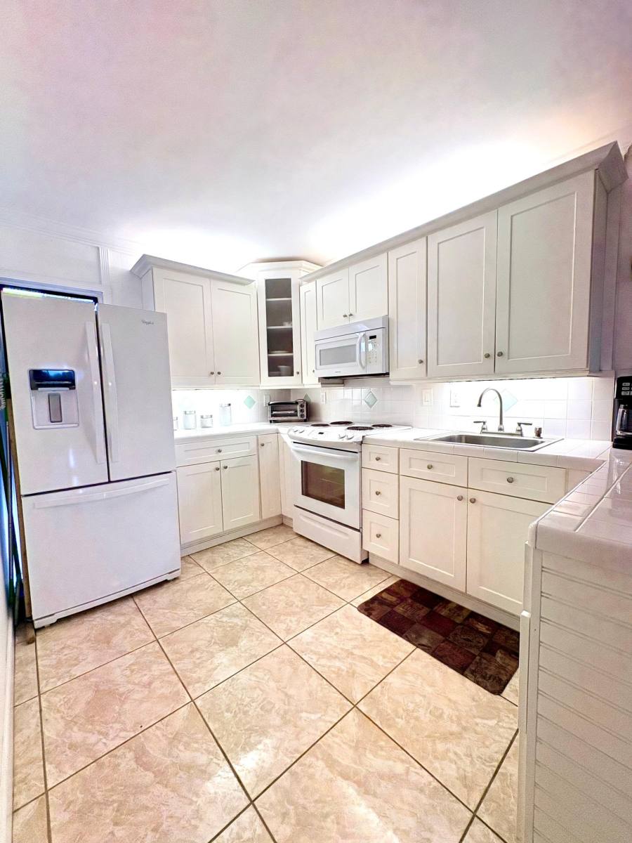 Apartment for rent at 20500 W Country Club Dr #410, Miami, FL 33180