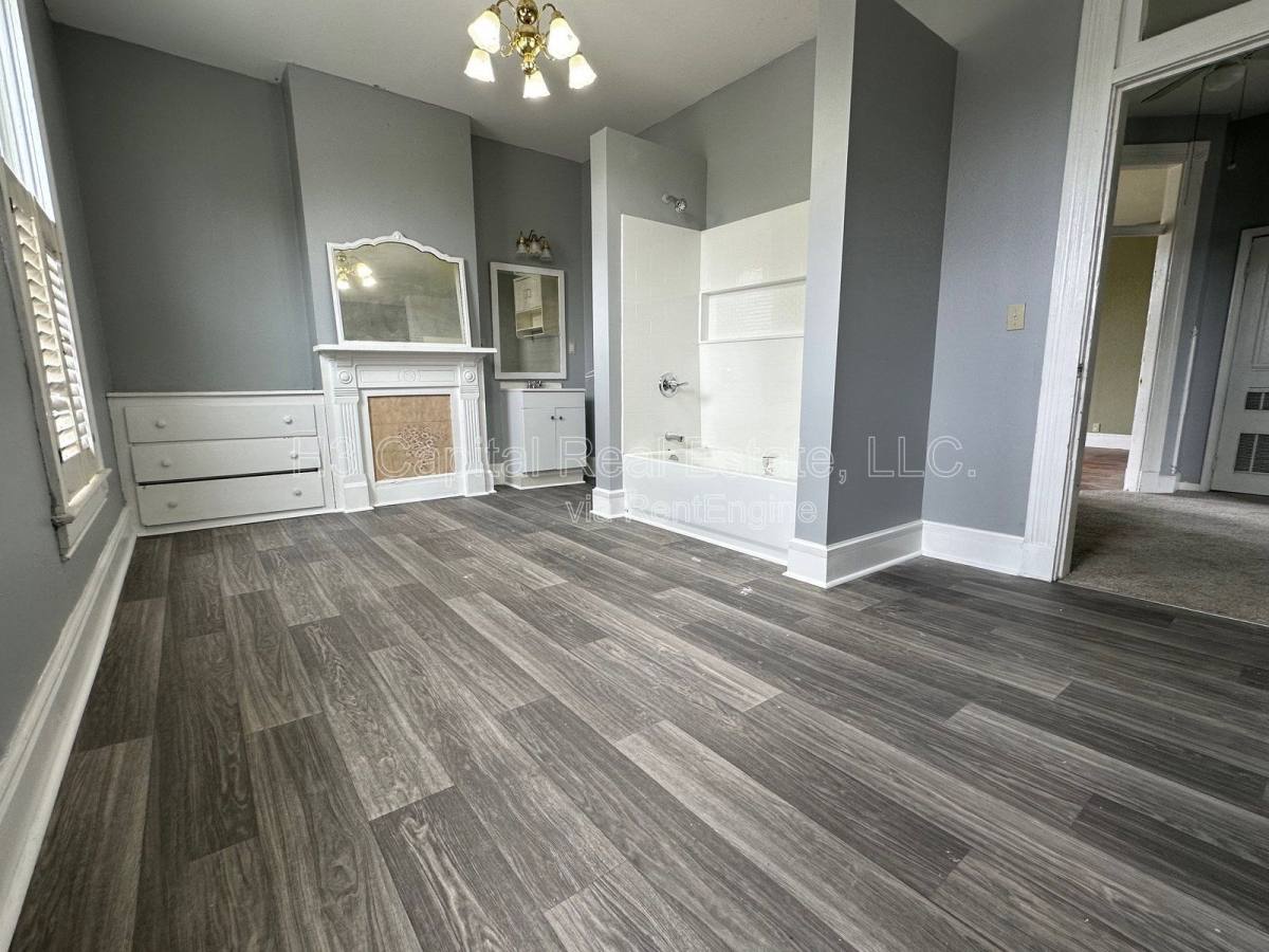 Apartment for rent at 821 Alby #A, Alton, IL 62002