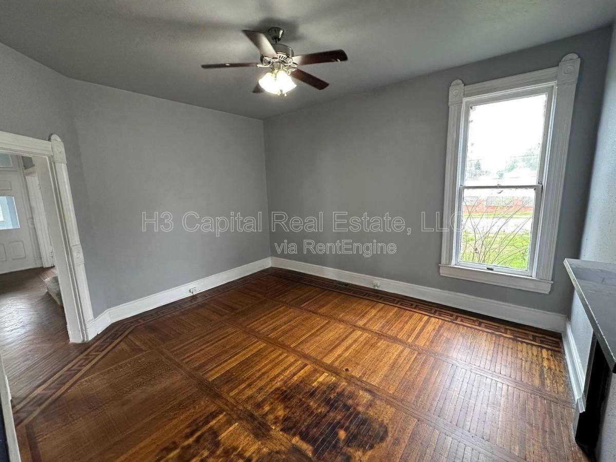 Apartment for rent at 821 Alby #A, Alton, IL 62002