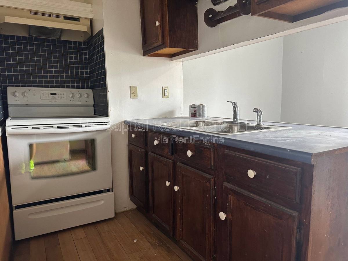 Apartment for rent at 821 Alby #A, Alton, IL 62002