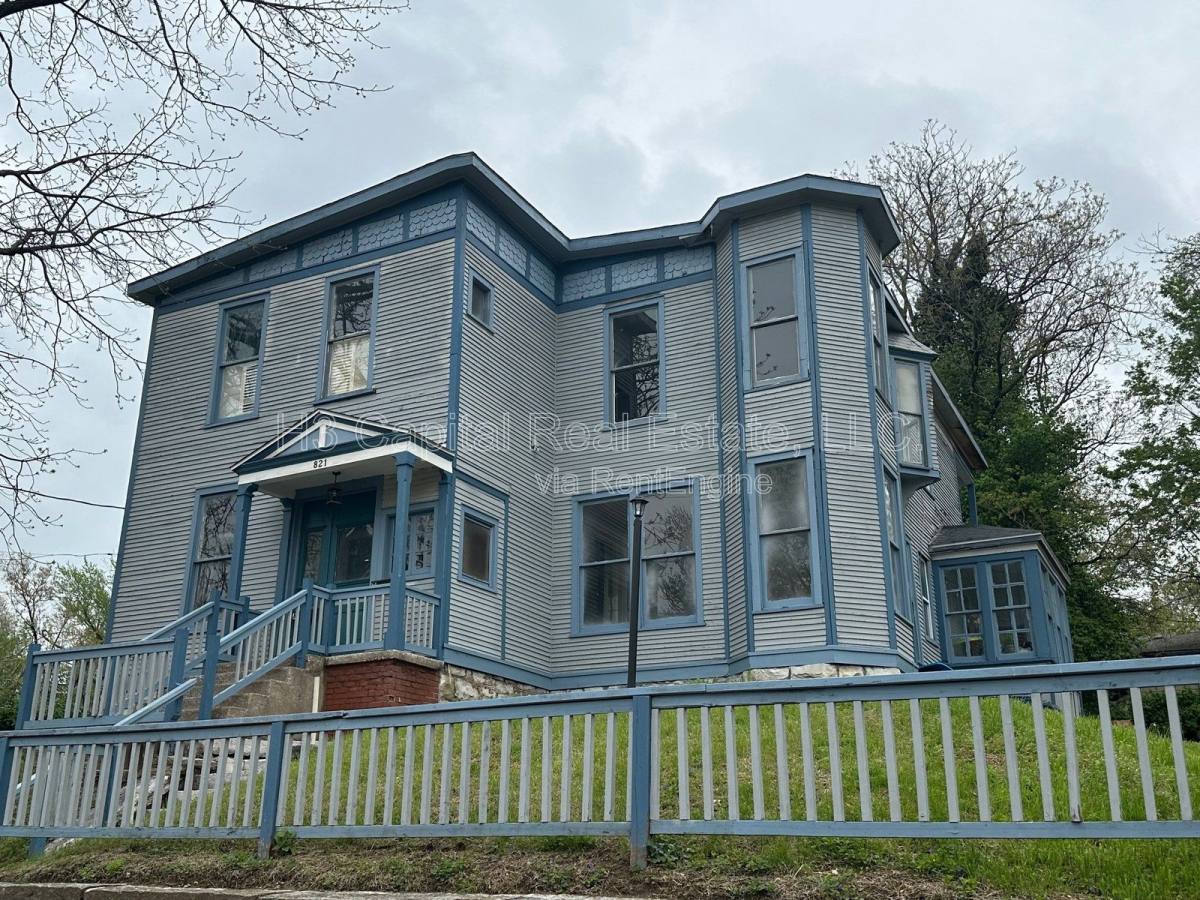 Apartment for rent at 821 Alby #A, Alton, IL 62002