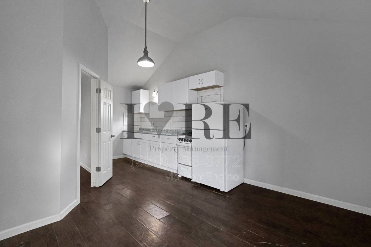 Apartment for rent at 1555 Myrtle Ave, Columbus, OH 43211