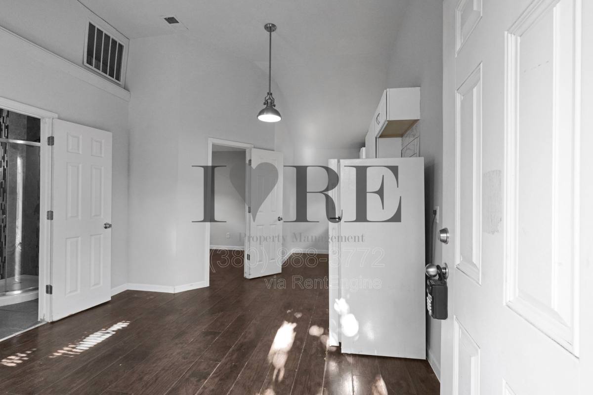 Apartment for rent at 1555 Myrtle Ave, Columbus, OH 43211