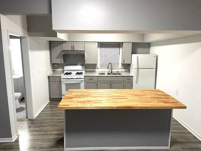 House for rent at 709 N Laramie Ave, Chicago, IL 60644