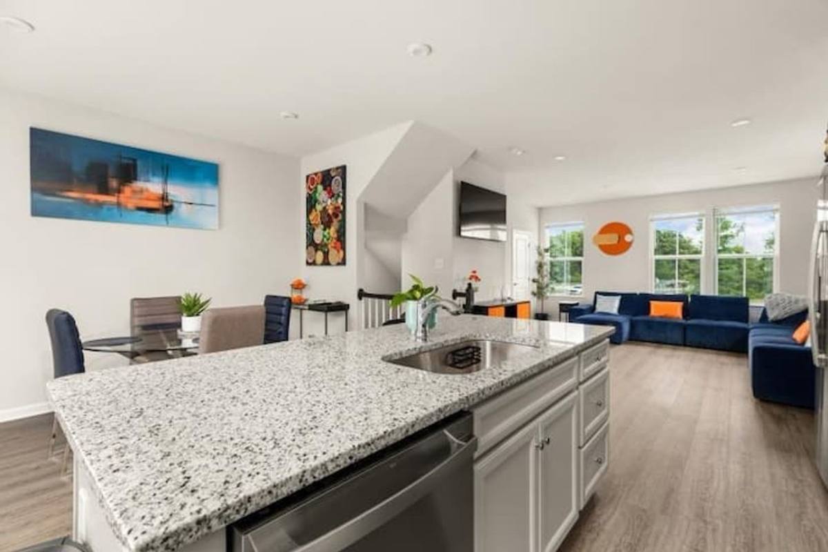 Condo for rent at 207 Falcon Ave, Portsmouth, VA 23701