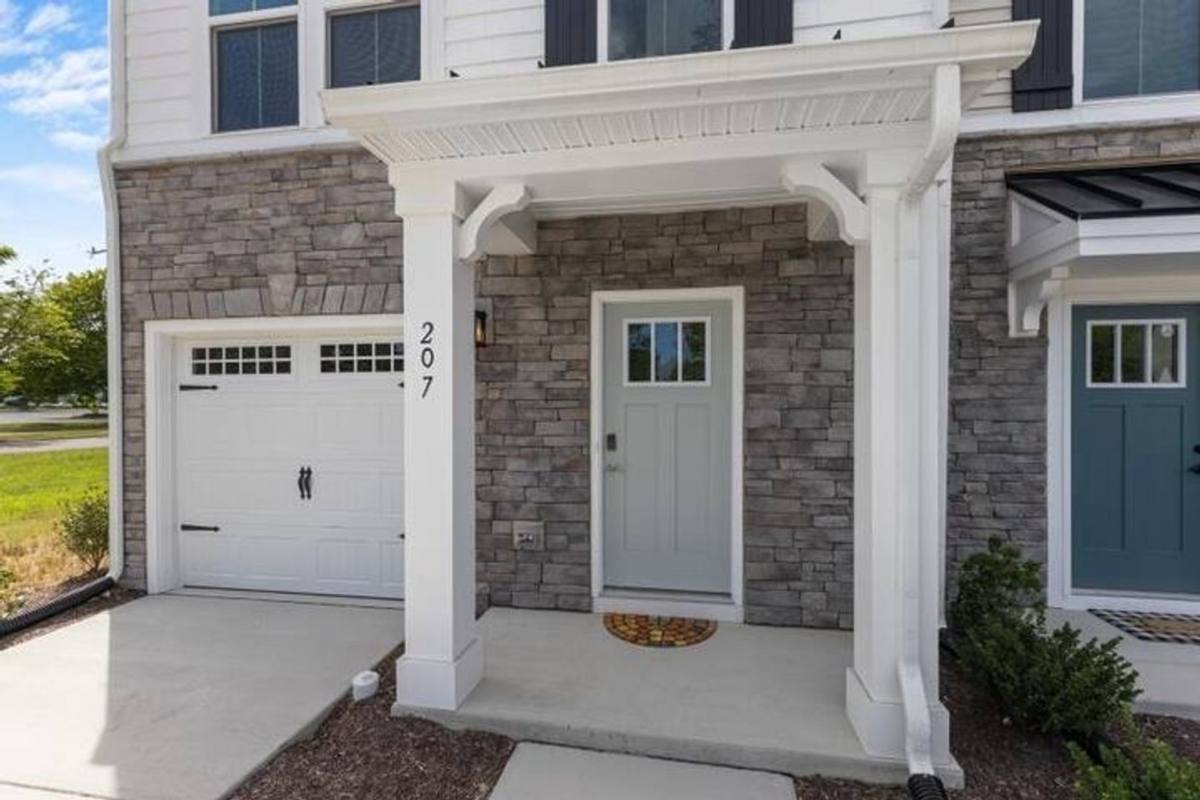 Condo for rent at 207 Falcon Ave, Portsmouth, VA 23701